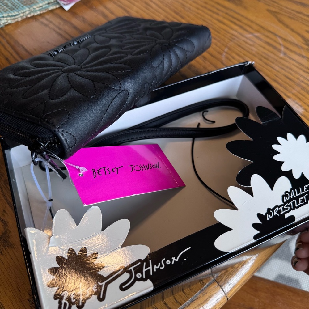 Betsey Johnson Black Floral Wallet with Wristlet Clip-on - Picture 5 of 5